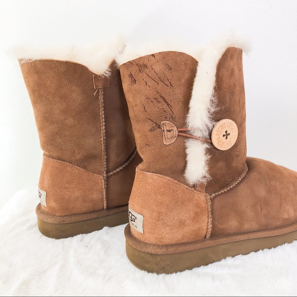 UGG Bailey Button Boot - size 7 - chestnut - Picture 4 of 8